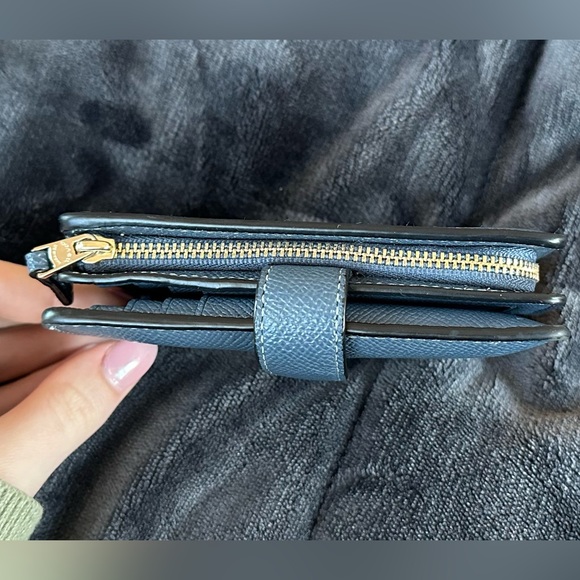 COACH Medium Corner Zip Wallet in Midnight & Gold - Picture 6 of 6